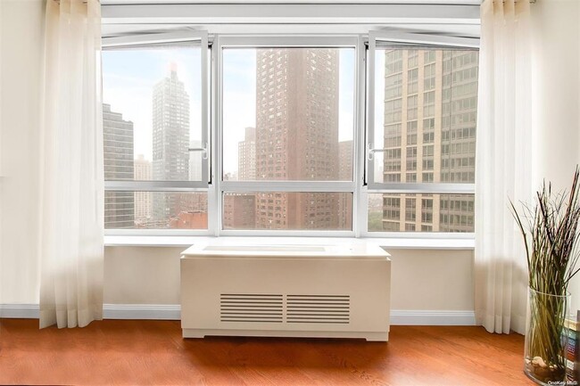 Foto del edificio - 200 E 94th St