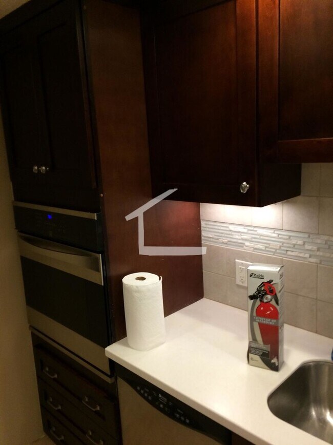Building Photo - Nicely renovated, PET FRIENDLY 2 bed with free parking and a seasonal swimming pool!
