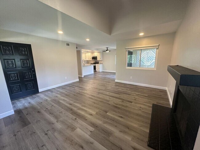 Foto del edificio - 367 N Melrose Dr