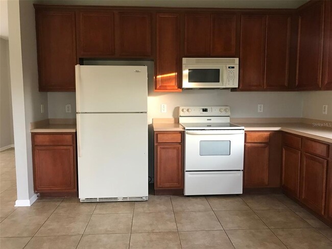 Foto del edificio - 420 Moss View Cir