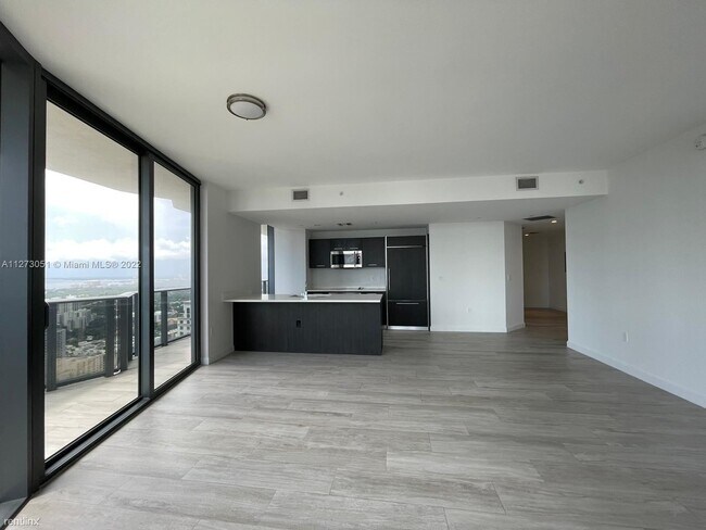 Foto del edificio - 2 br, 2.5 bath Condo - 45 SW 9th St Apt 3903