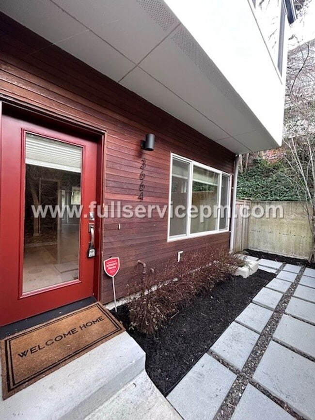 Building Photo - 3664 Courtland Pl S