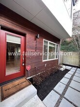 Building Photo - 3664 Courtland Pl S