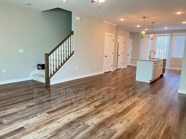 Building Photo - 445 Rally Point Pl