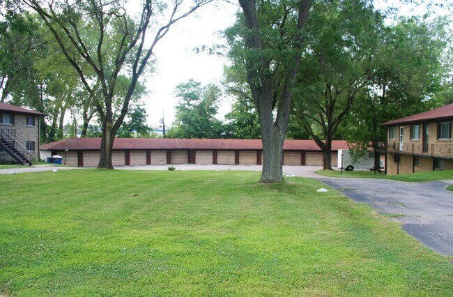 Building Photo - 322 Maple Dr