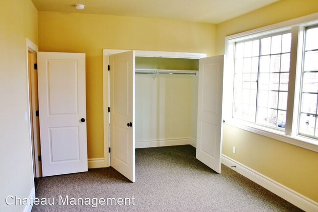 Building Photo - 5 br, 6 bath House - 3804 SW West Hills Rd.