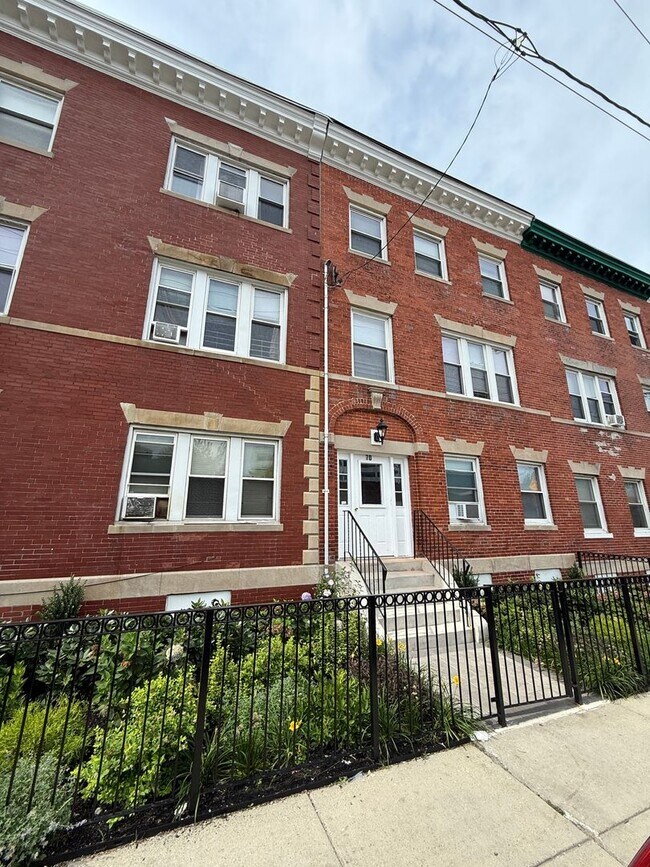 Building Photo - 70 Bragdon St