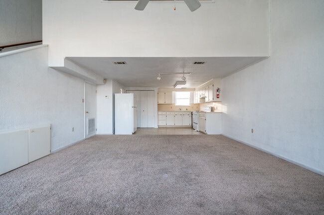 Building Photo - Earl’s Point Condominiums