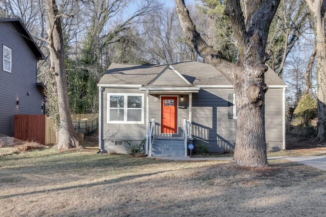 Building Photo - 1429 Almont Dr SW
