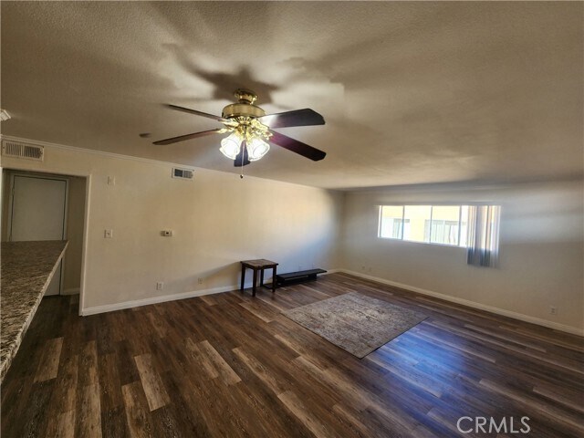 Building Photo - 14006 Vanowen St