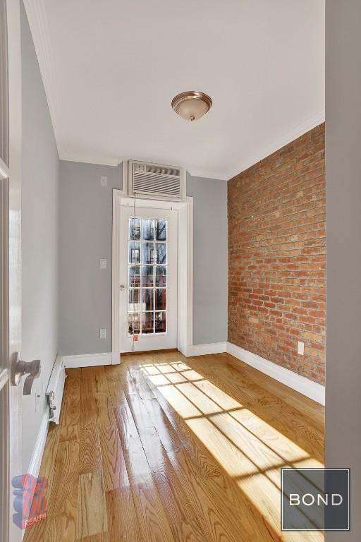 Foto del edificio - 424 E 9th St