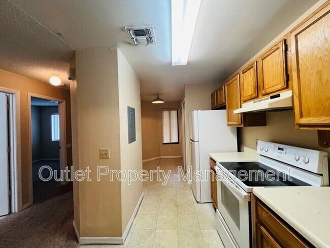 Foto del edificio - 2282 Grenwich Ave