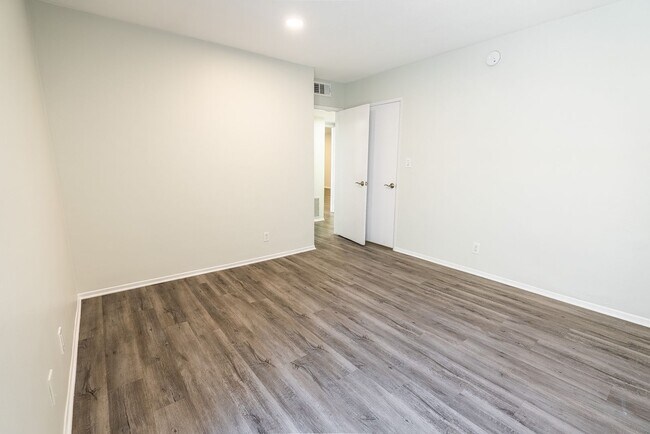 Interior Photo - 115 North Wetherly Drive