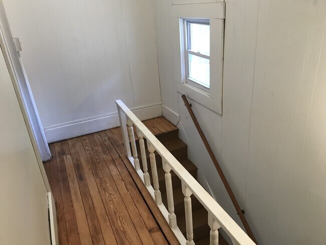 Building Photo - House for Rent
