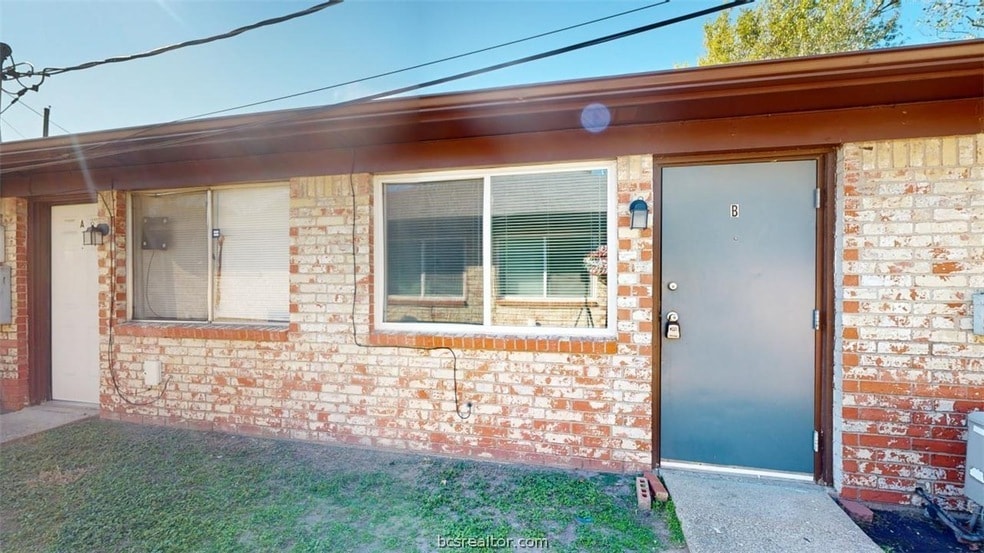 Photo - 208 Lynn Drive Unit B