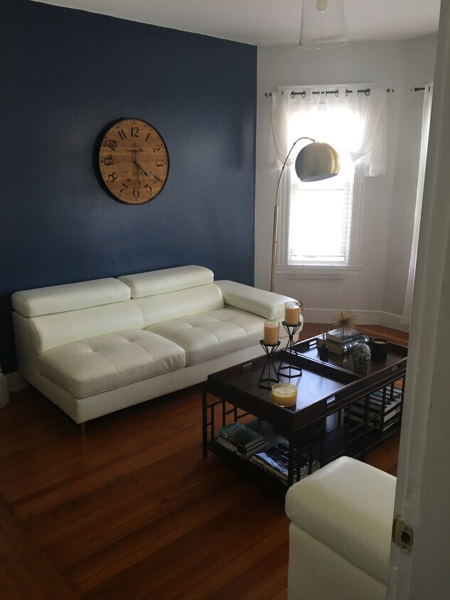 Living room - 69 Clarkson St