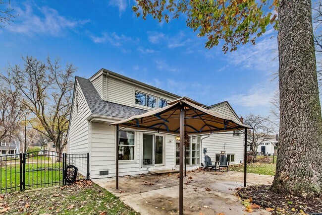 Foto del edificio - 1232 W Jefferson Ave