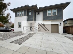 Building Photo - 262 E Natasha Ave