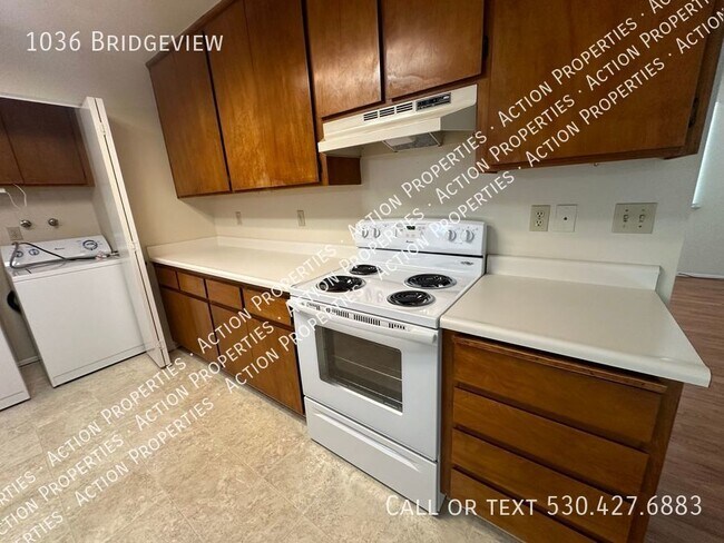 Building Photo - Clean 2 Bedroom Home on a Spacious Lot wit...