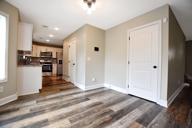 Building Photo - Pet Friendly Four Bedroom!