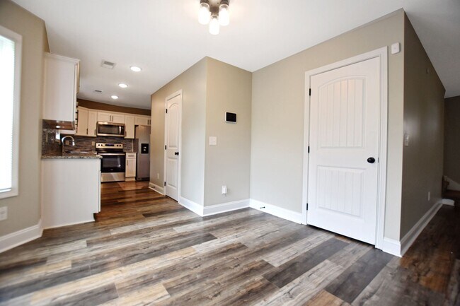 Foto del edificio - Pet Friendly Four Bedroom!