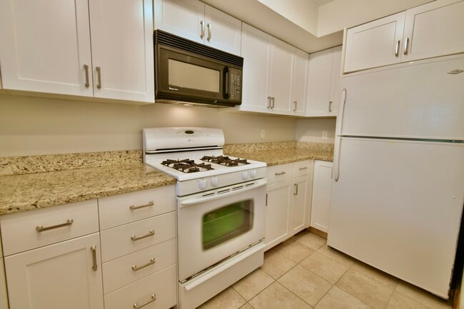 Building Photo - 39E Bellis Cir