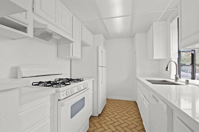 Foto del edificio - 6656–6670 W 86th Pl Los Angeles, CA 90045