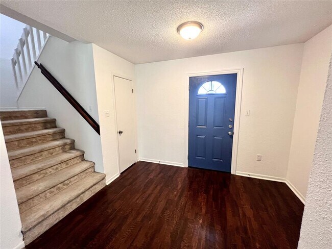 Building Photo - 1207 3rd St