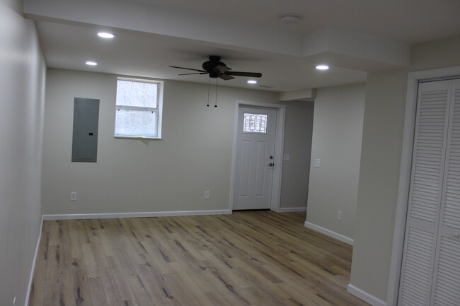 Entryway/Living Room - 407 Sunset Dr