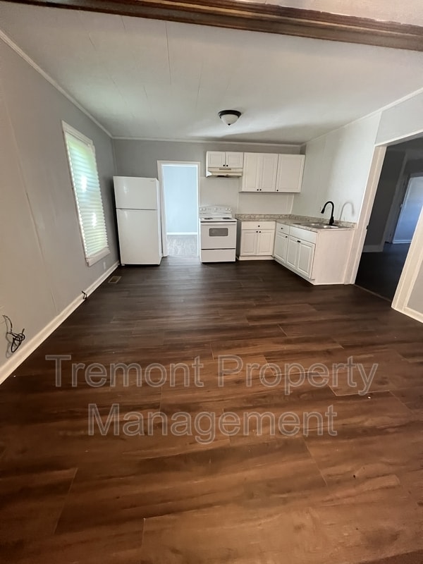 Building Photo - 1720 Portland St