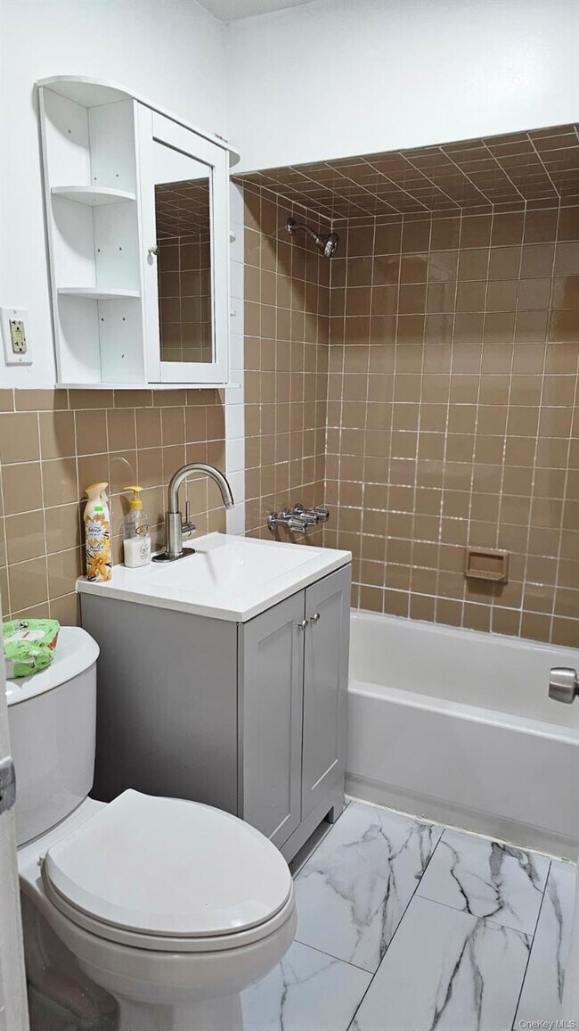 Foto del edificio - 55-23 97th Pl