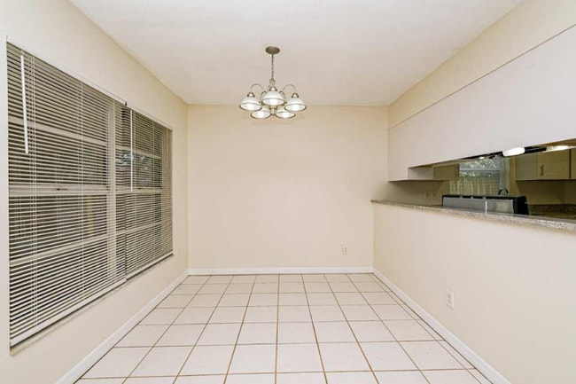 Building Photo - 123123 Woodleigh Ave