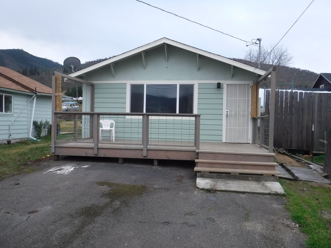 1518 Talent Ave, Talent, OR 97540 House Rental in Talent, OR