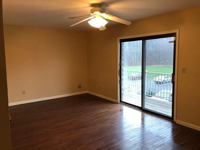 Foto del edificio - 4220 Birchwood Ct