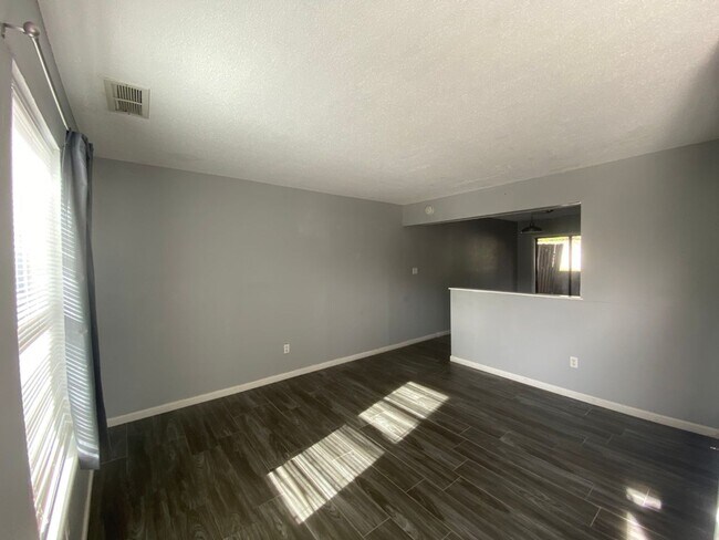 Foto del edificio - 4163 W Bethany Dr