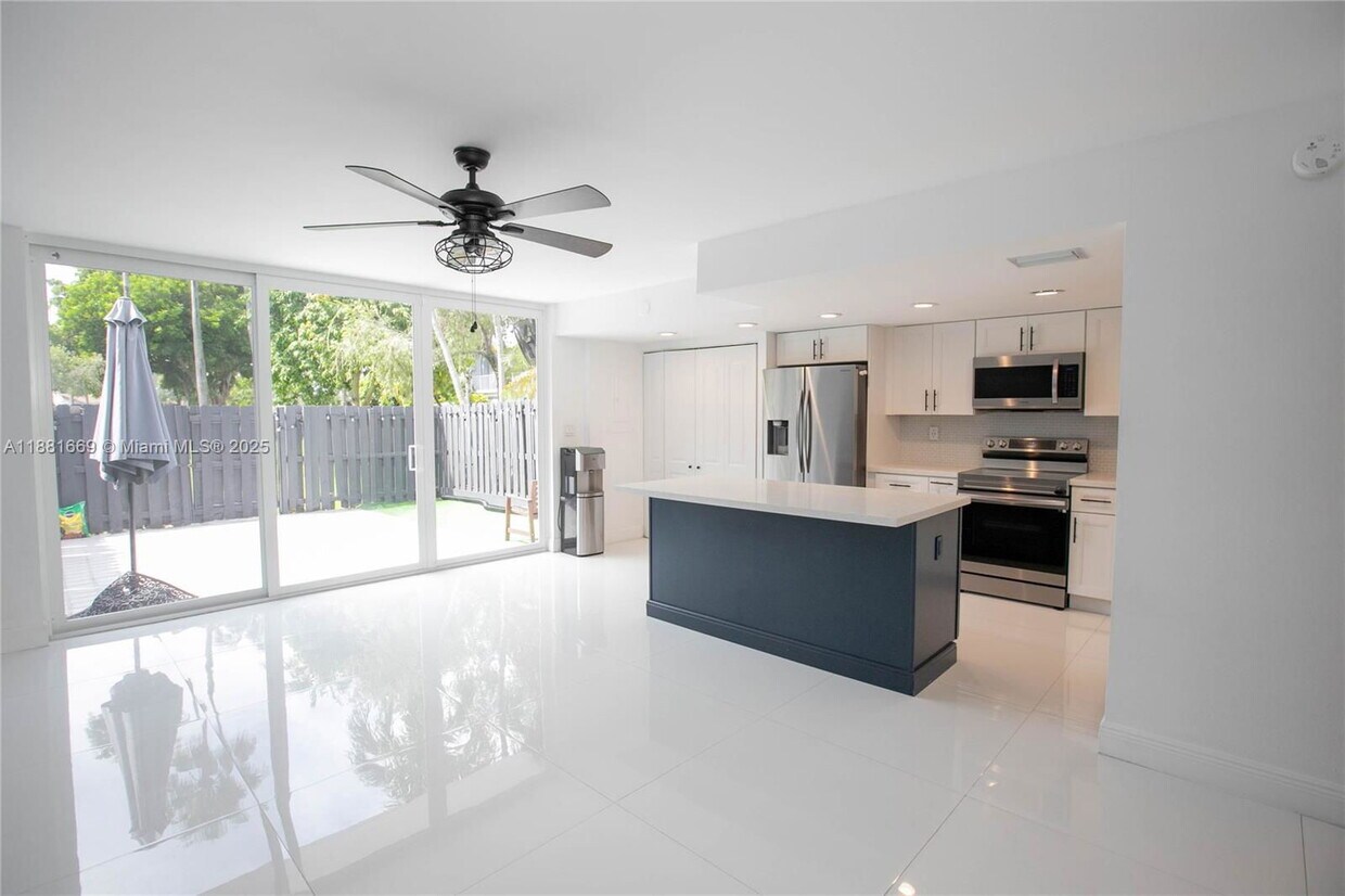 Photo - 2714 Northeast 8th Street Apt #2712, Hallandale Beach, FL 33009 - 2 BR 2.5 BA townhouse