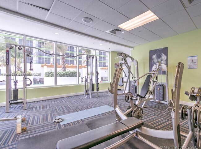 Foto del edificio - 1750 N Bayshore Dr