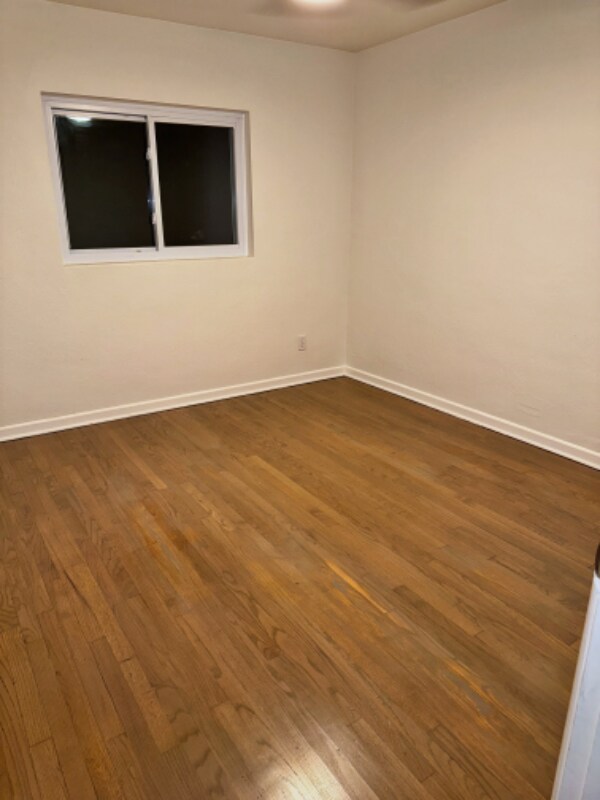 Foto del edificio - 562 Hartley Pl