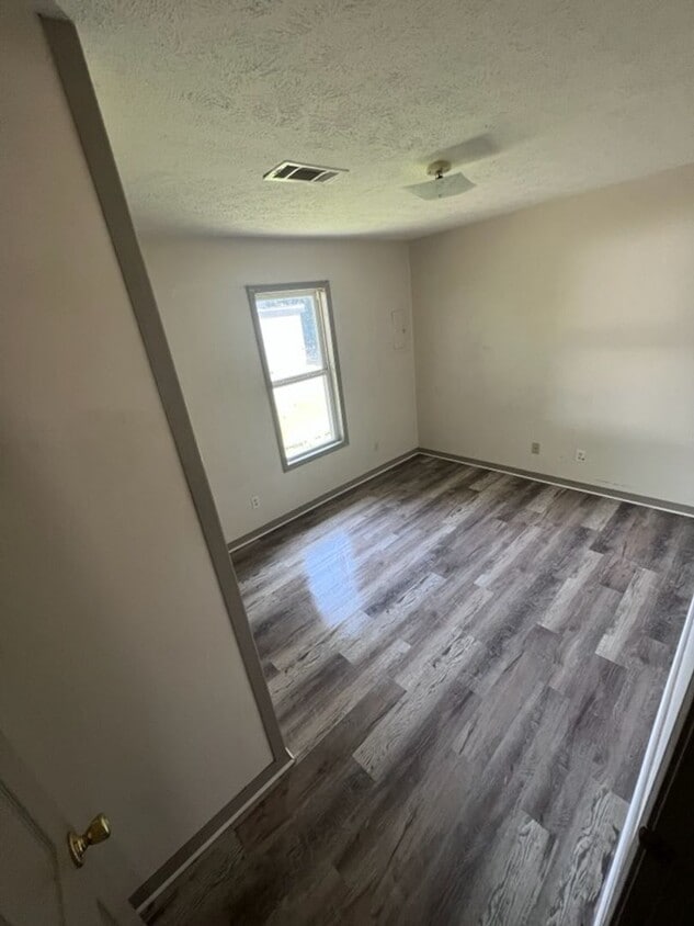 Building Photo - Monthly Paid Rent