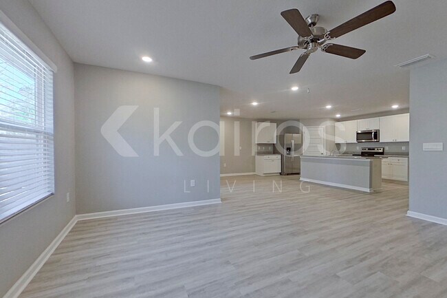 Foto del edificio - 325 Monarch Ln