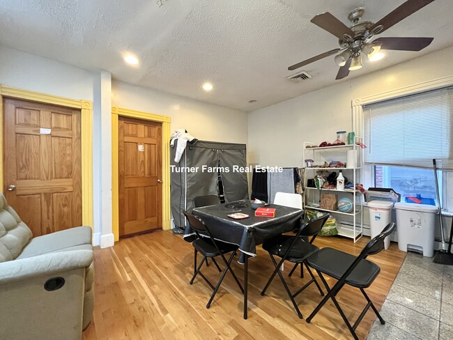 Foto del edificio - 127 Cedar St