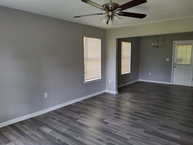 Building Photo - Welcome to Feels Like Home in Memphis, TN!