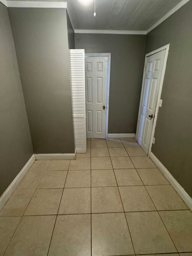 Foto del edificio - 717 S B St