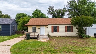 Building Photo - 419 E Jarman Dr
