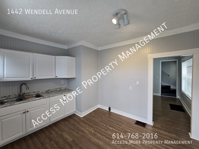 Building Photo - Beautiful Remodeled Townhome