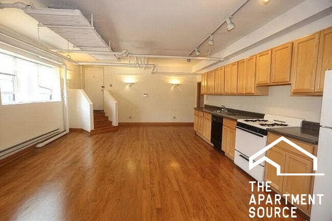 Building Photo - 3449 N Sheffield Ave