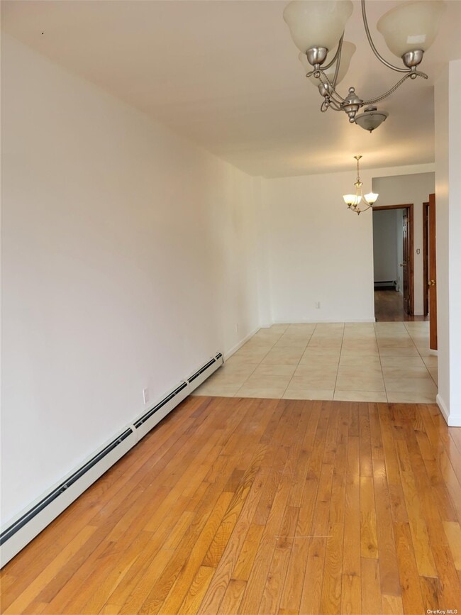 Building Photo - 71-45 69th Pl