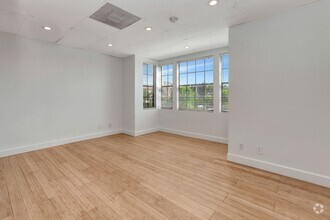 Building Photo - 14771 Plaza Dr