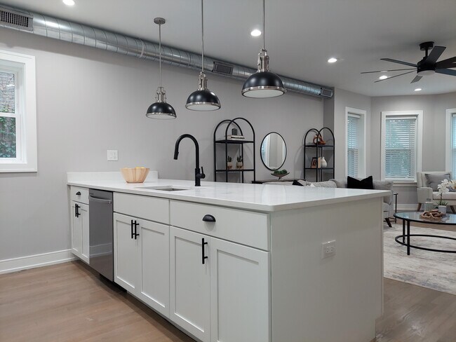 Foto del edificio - 2641 W Carmen Ave
