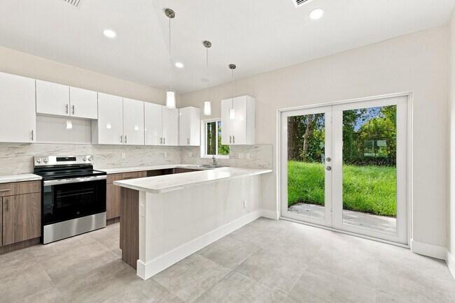 Building Photo - 4701 Evergreen Ave